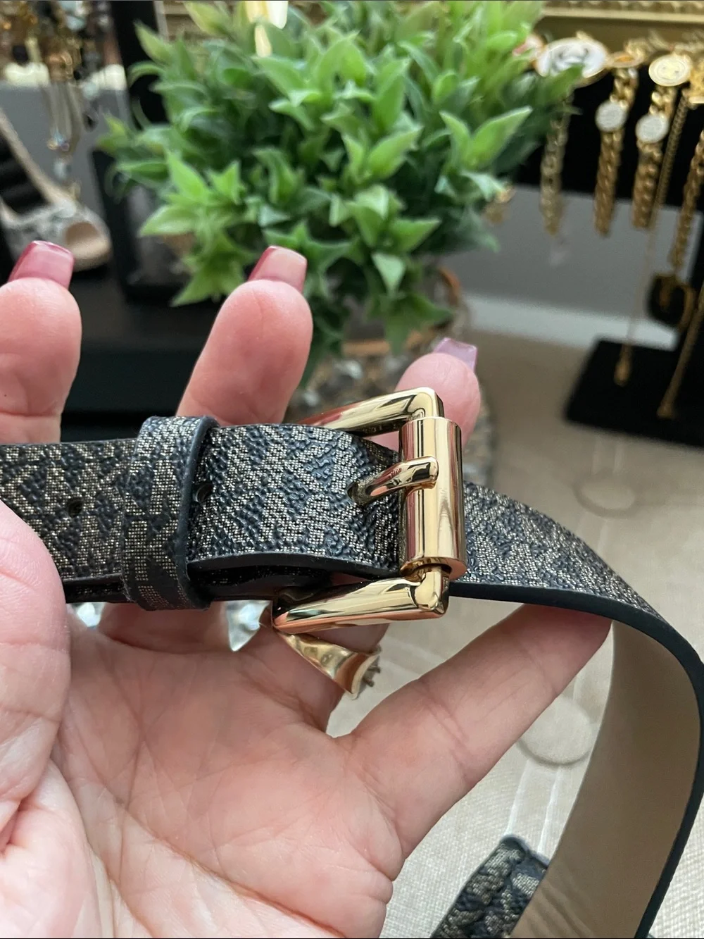 ✨🤎🖤Michael Kors Black and Cream MK Logo Stripe Crossbody Belt Bag🖤🤎✨LIKE NEW
